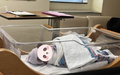 Happiness once again! Congratulations to the Taiwanese couple on the birth of another child!